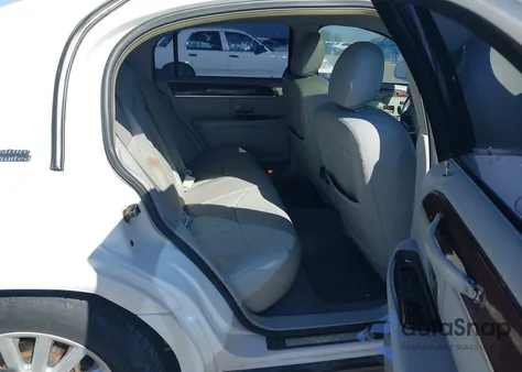 2006 Lincoln Town Car Signature Limited из США, поврежденный, VIN 1LNHM82V86Y622494